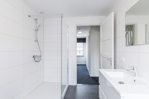 Foto - Te koop: Verrassend ruime geheel gemoderniseerde (2025-2026) halfvrijstaande woning uit 1936 nabij centrum Hoensbroek